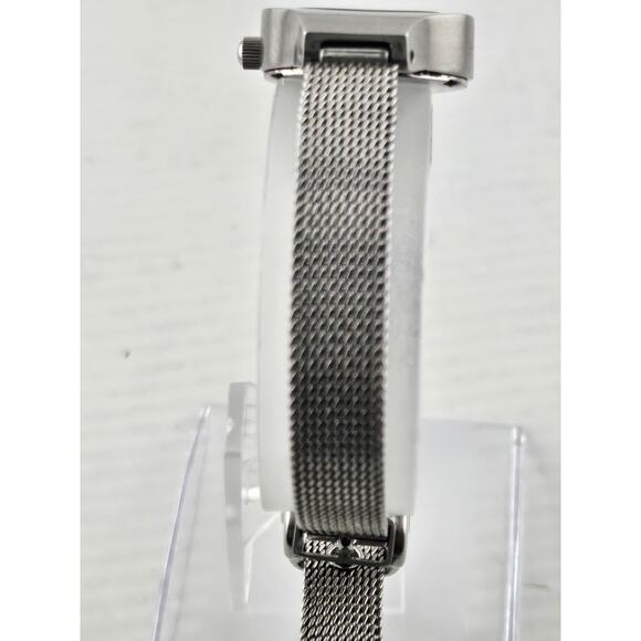Eddie Bauer Ladies Petite Quartz Watch Mesh Band New Battery Running - Picture 4 of 11